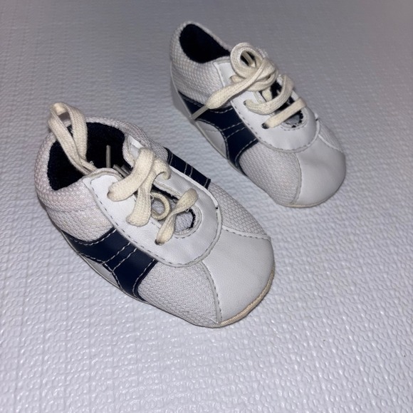 Baby Athletic Sneakers White and Blue Infant‎ Shoes Size 2 Toddler Kids - Picture 2 of 5